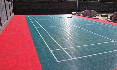 悬浮拼装地板羽毛球场