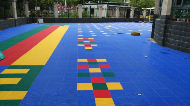 幼儿园拼装悬浮地板